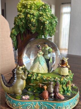 The Princess and the Frog wedding Snow Globe Figurine, Rare